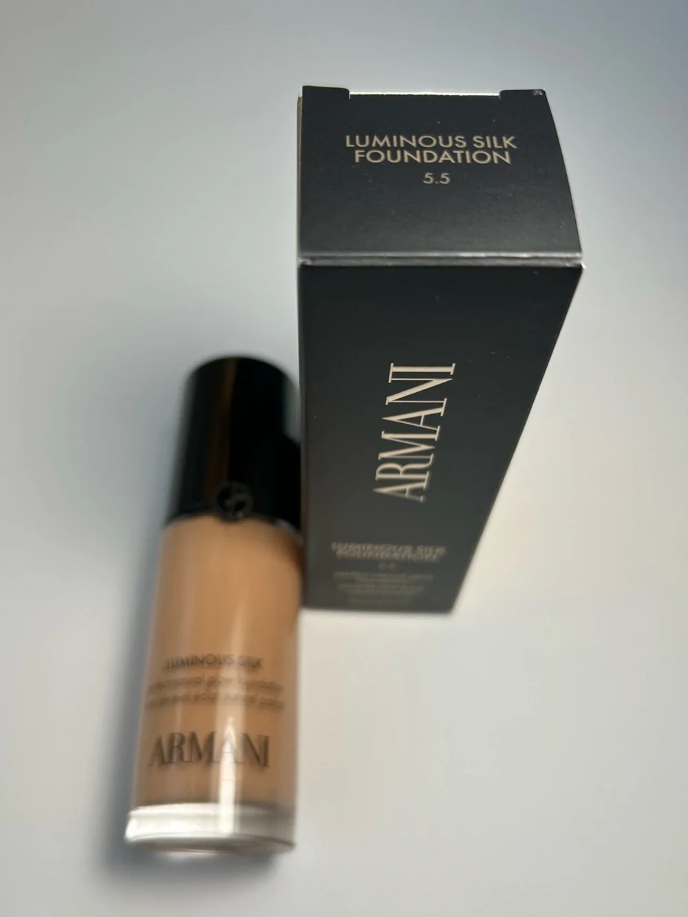 NWT🌷(#5.5) Armani Mini  Luminous Silk Natural Glow Blurring Liquid Foundation